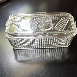 Refrigerator glass storage container